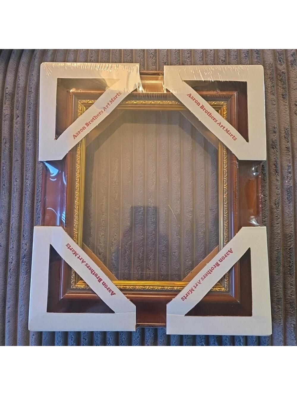 Aaron Brothers - Vintage Style Mahogany Wood Picture Frame w/ Gold Trim  8×10